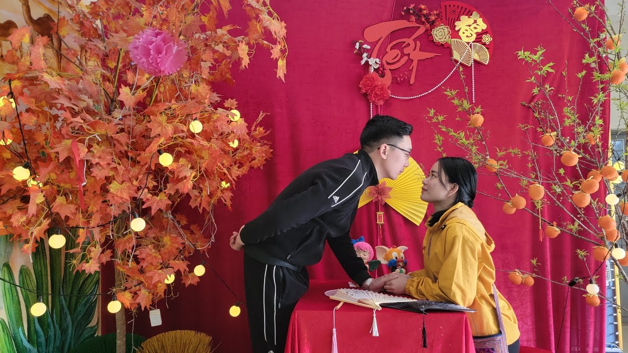 The CEO dedicated all his love and happiness to the single mother (Tieu Ly) during the Tet holiday.