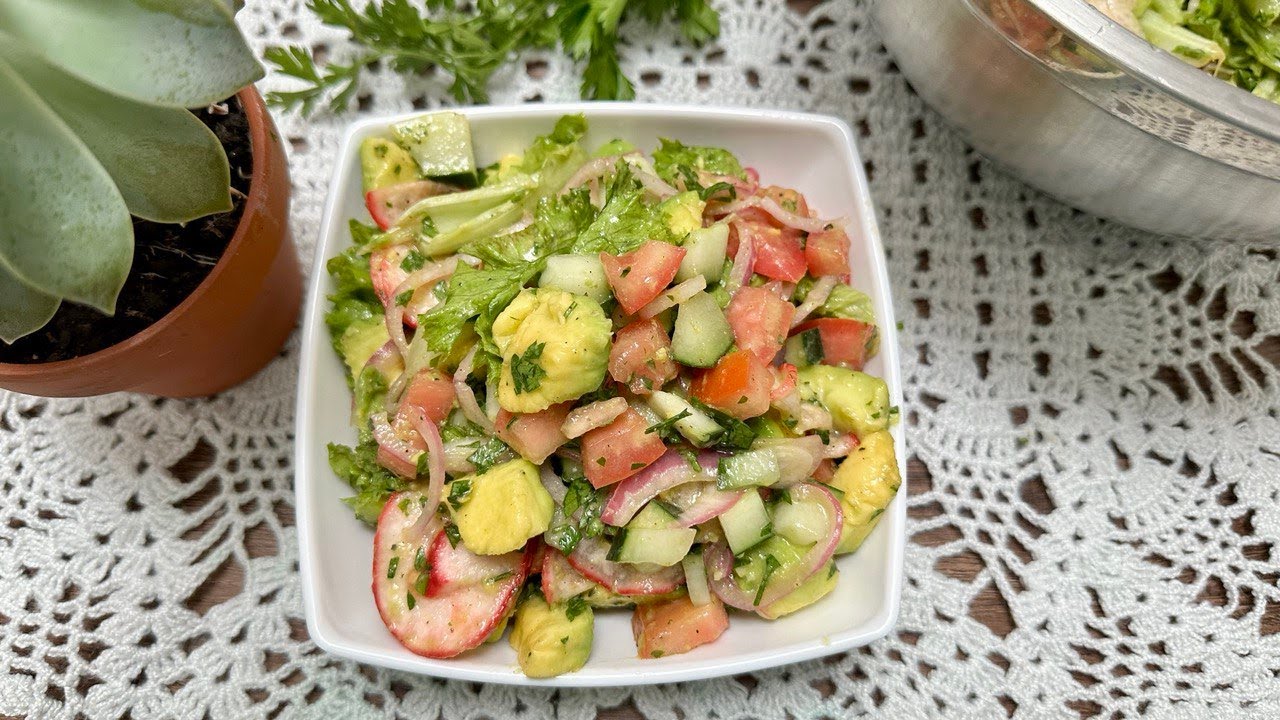 🥗 🤤 &ldquo;Ensalada de R&aacute;bano y aguacate, La mejor opci&oacute;n ligera y nutritiva que puedes disfrutar&rdquo;