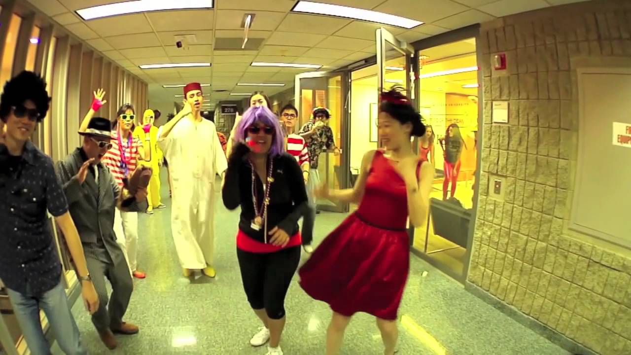 Kellogg School of Management - LipDub 2013 - Owl City - Good Time