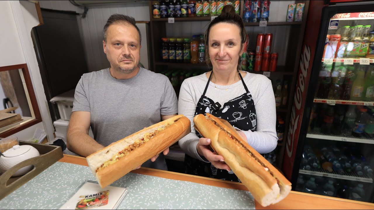 Ludzie, którzy robią półmetrowe hot dogi z 