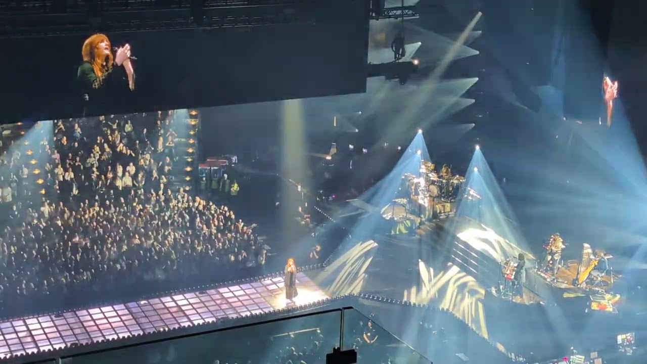 Florence + The Machine - Cosmic Love (Prague 5.3.2026)