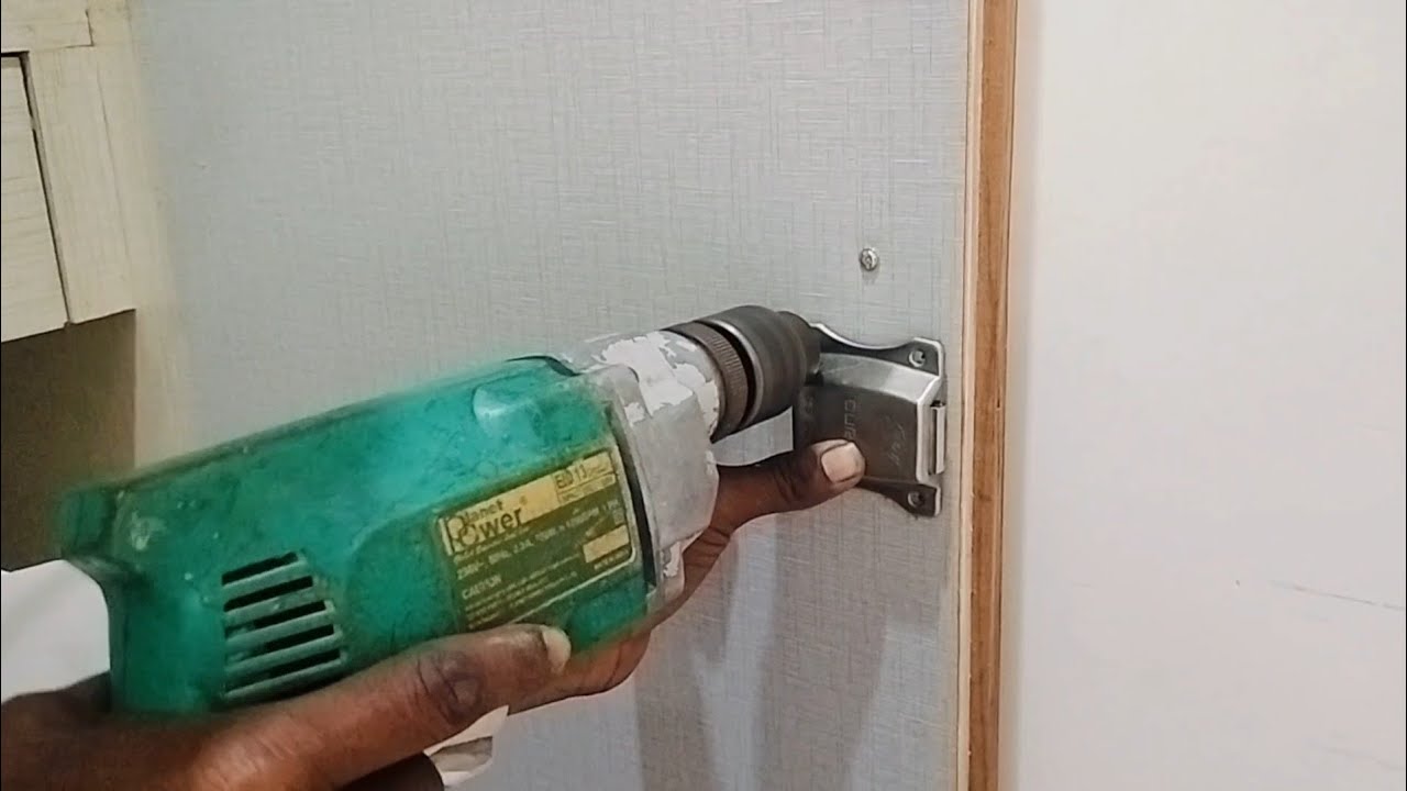 How to Install Lock in Wooden Wardrobe || Wardrobe Lock Fitting in Hindi