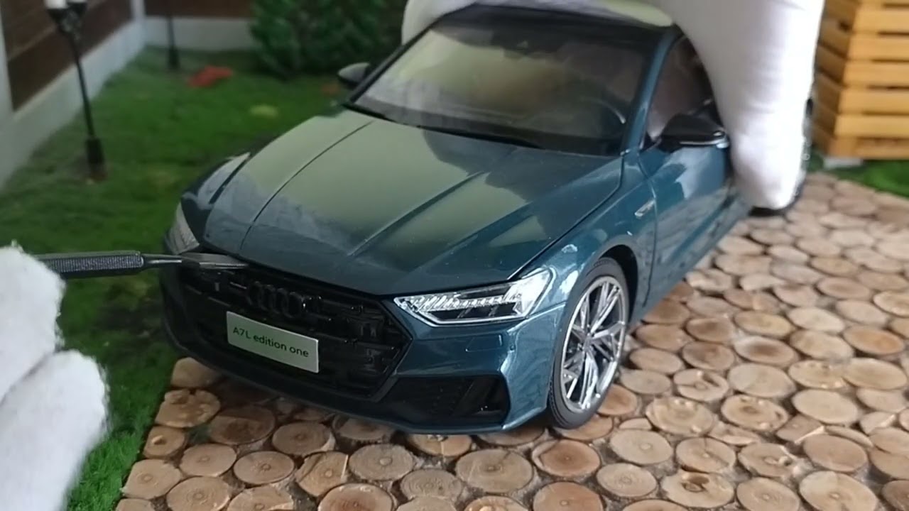 Unboxing of 1:18 Audi A7L Paudi.