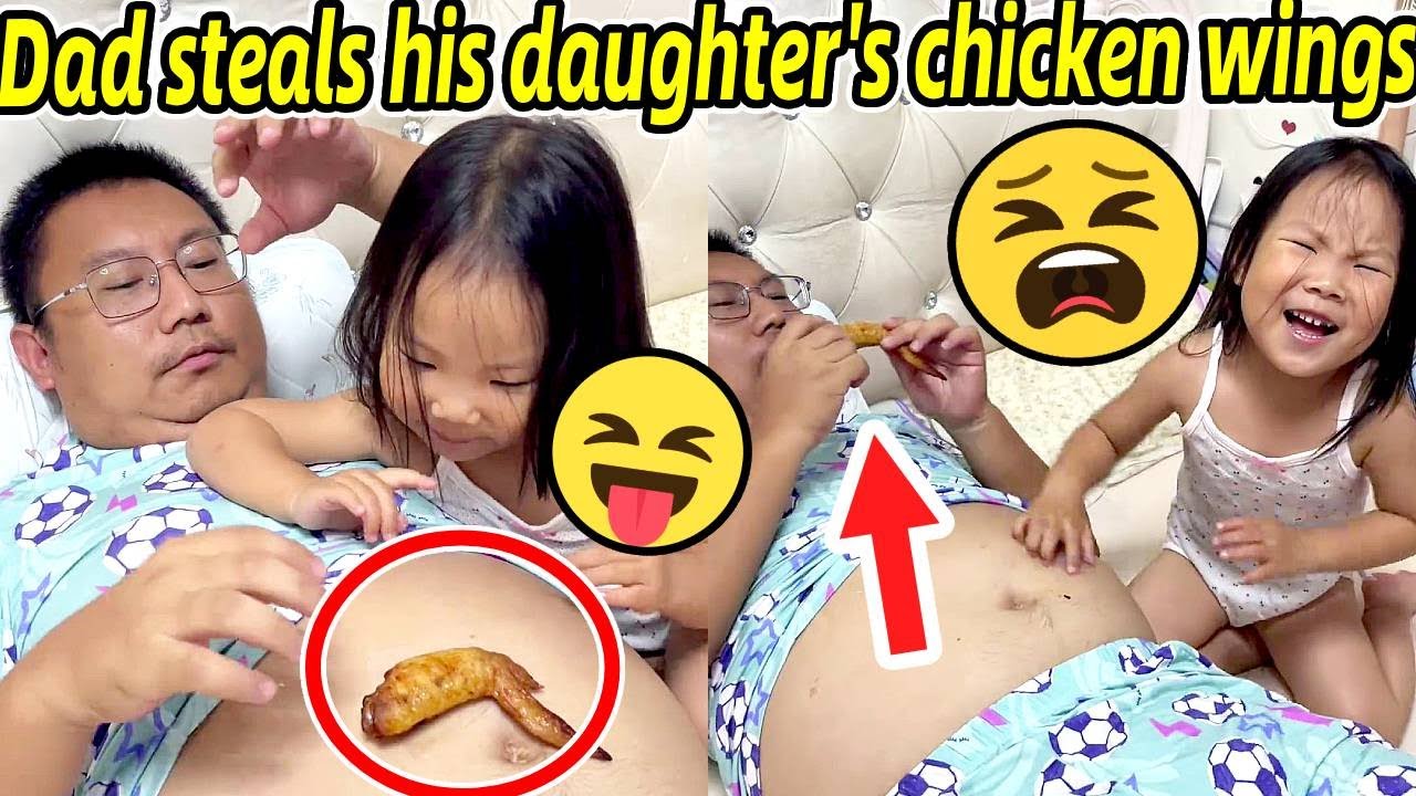 爸爸抢鸡翅吃【Dad grabs the chicken wings】#父女日常 #男人帶娃系列 #爹帶娃系列 #baby