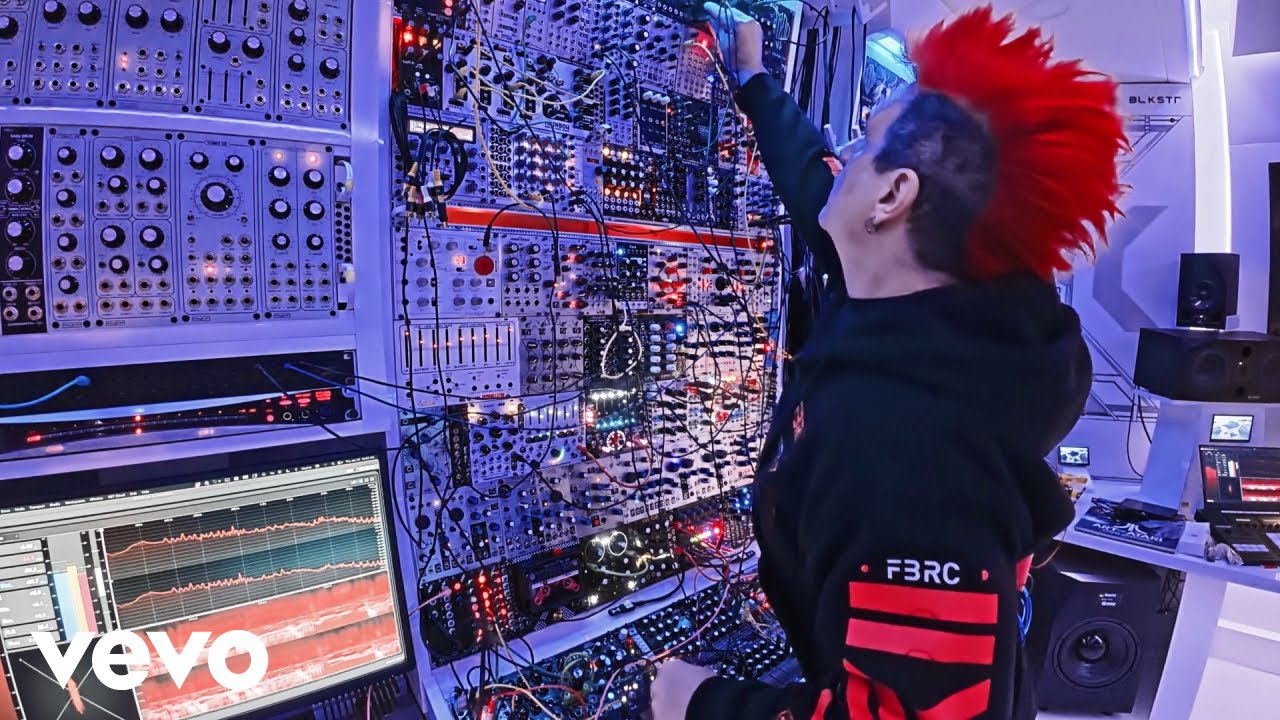 FreqGen - Orbital Drift (Live Modular Performance)