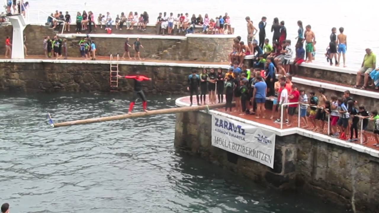 Kukaña jokoa Zarauzko moilan