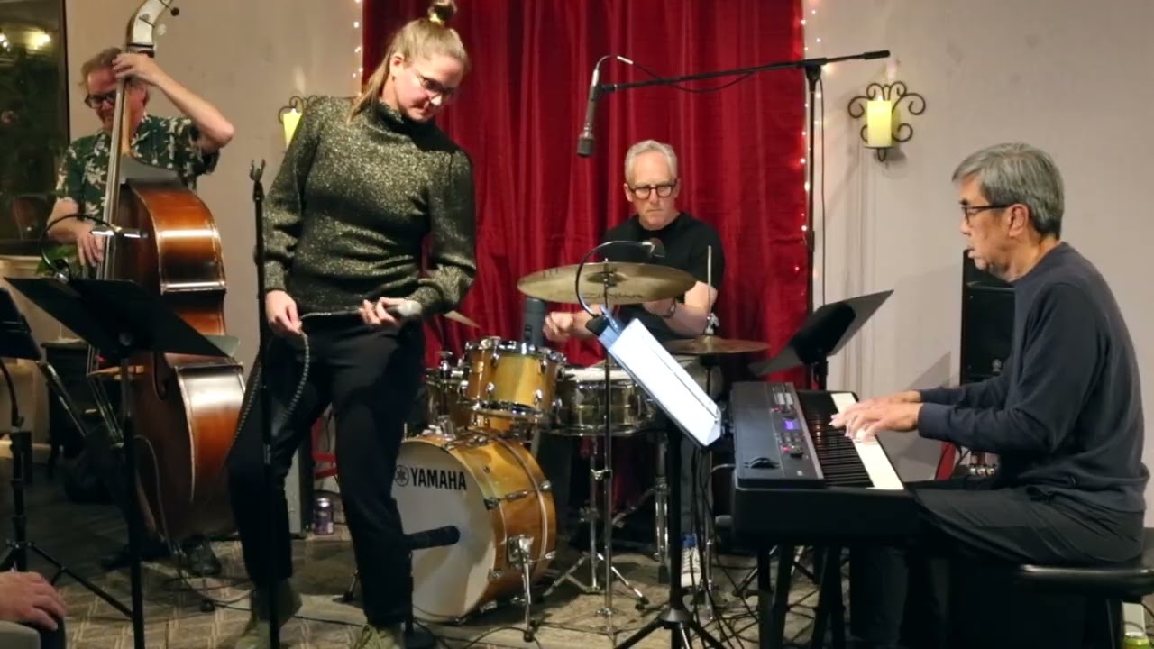 I Wish You Love - Alan Lee Jazz Trio w/vocalist Elena Siani