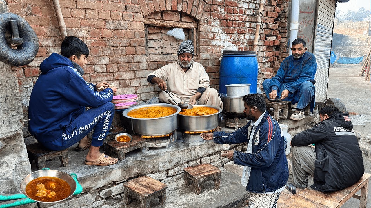 RS 50 🤤 HIDDEN GEM BREAKFAST | RAFIQUE DHABA LAHORE — DISCOVER LAHORE’S MOST UNIQUE STREET FOOD