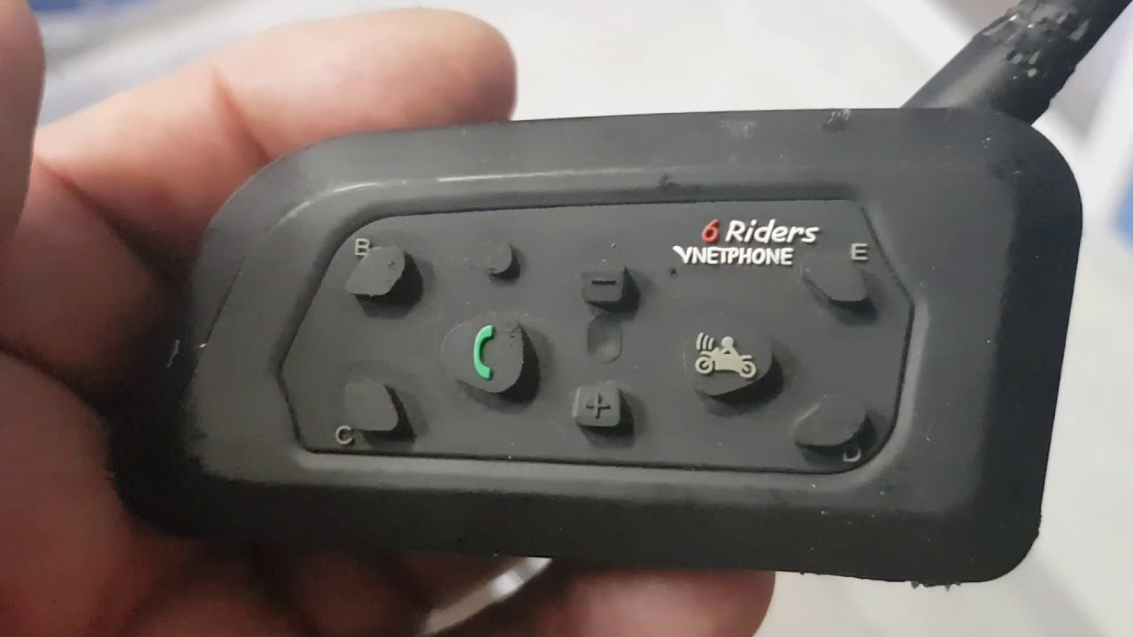 COMO CAMBIARLE LA BATERIA A UN INTERCOMUNICADOR DE MOTO V6
