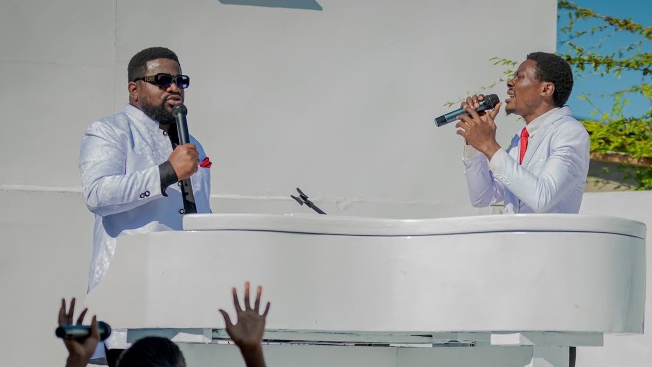 Worship medley Nani akupinge+moyo wangu by brother Emmanuel Musongo feat Joel grace live recording 