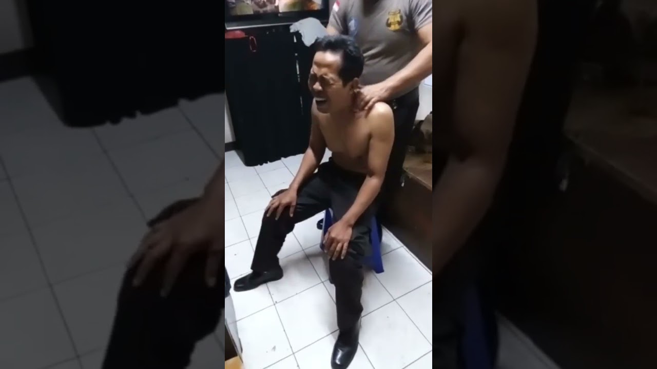 Pijatan mengeluarkan angin Duduk