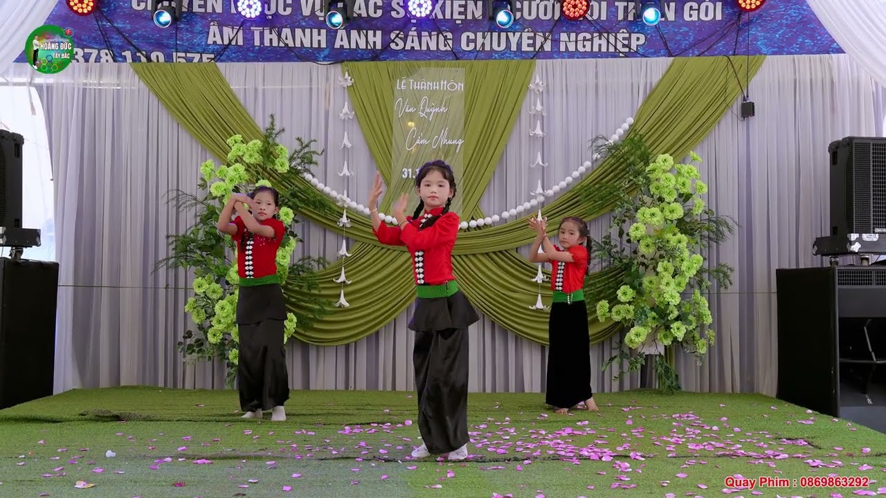 MÚA CÁNH TAY DỊU DÀNG - ĐỘI MÚA GIA ĐÌNH - CHÚ RỂ VĂN QUỲNH & CÔ DÂU CẨM NHUNG