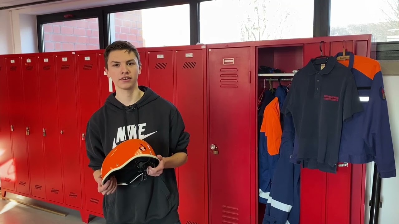 Welche Ausrüstung befindet sich in den Spinden der Jugendfeuerwehr Heiligenhaus?