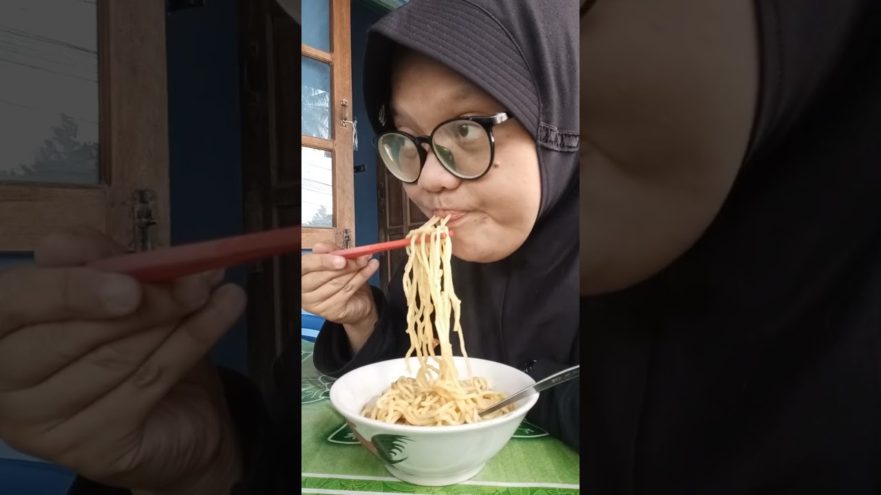 Melipir bentar buat ngicipin mie ayam bakso murah.. cuma 8k ajaa!