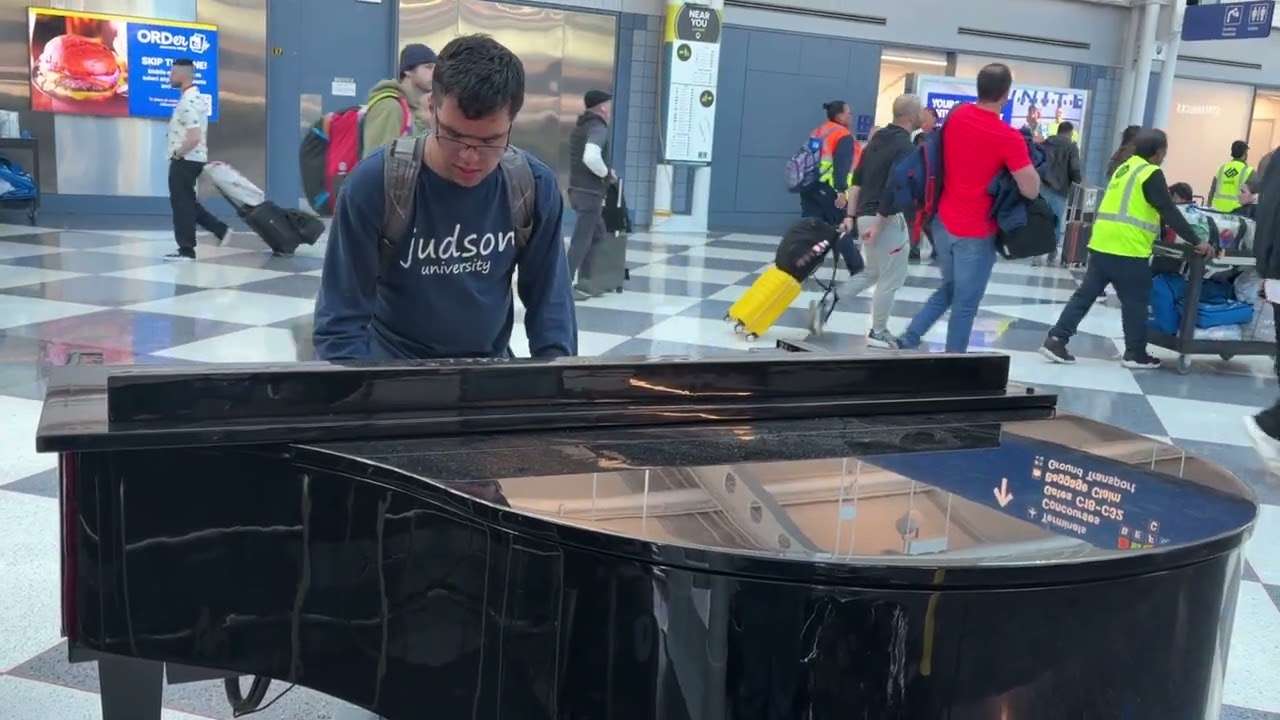 A little piano jam @ O’Hare International Airport