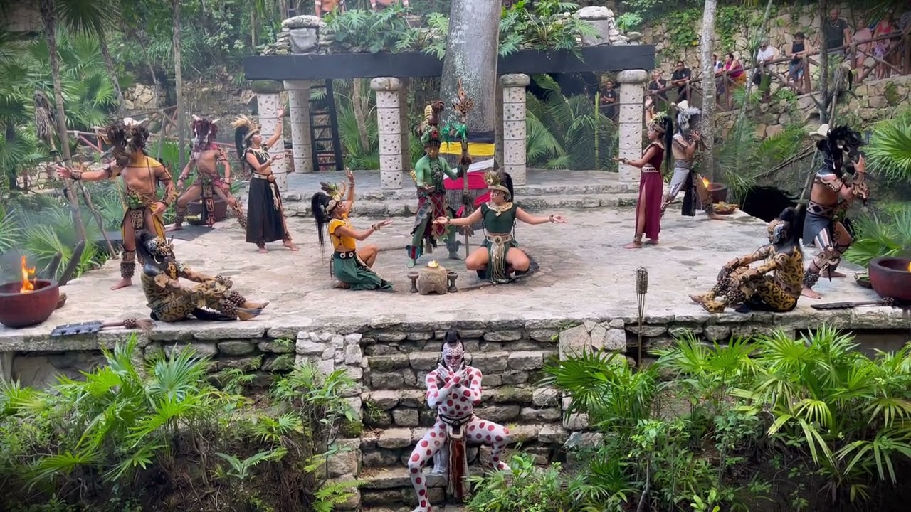 Danza Maya Azteca en Xcaret Mexico Cancun 2022