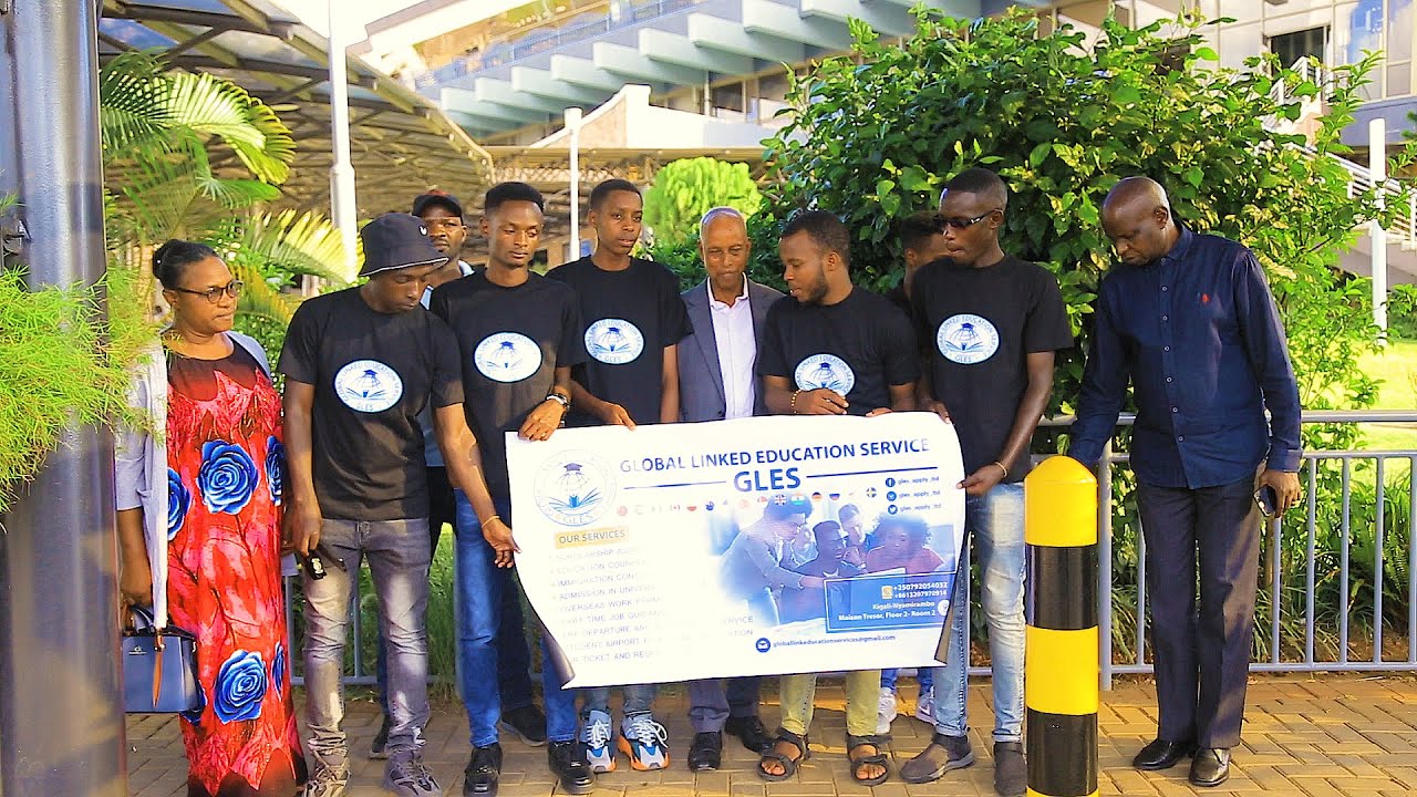 Ibitangaza Kanombe kukibuga/Ababyeyi birabarenze barabyina/Babana birangiye bagiye muri China
