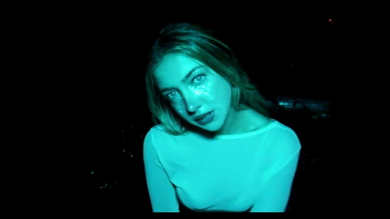 Charlotte Plank - crybby blue (Official Visualiser)