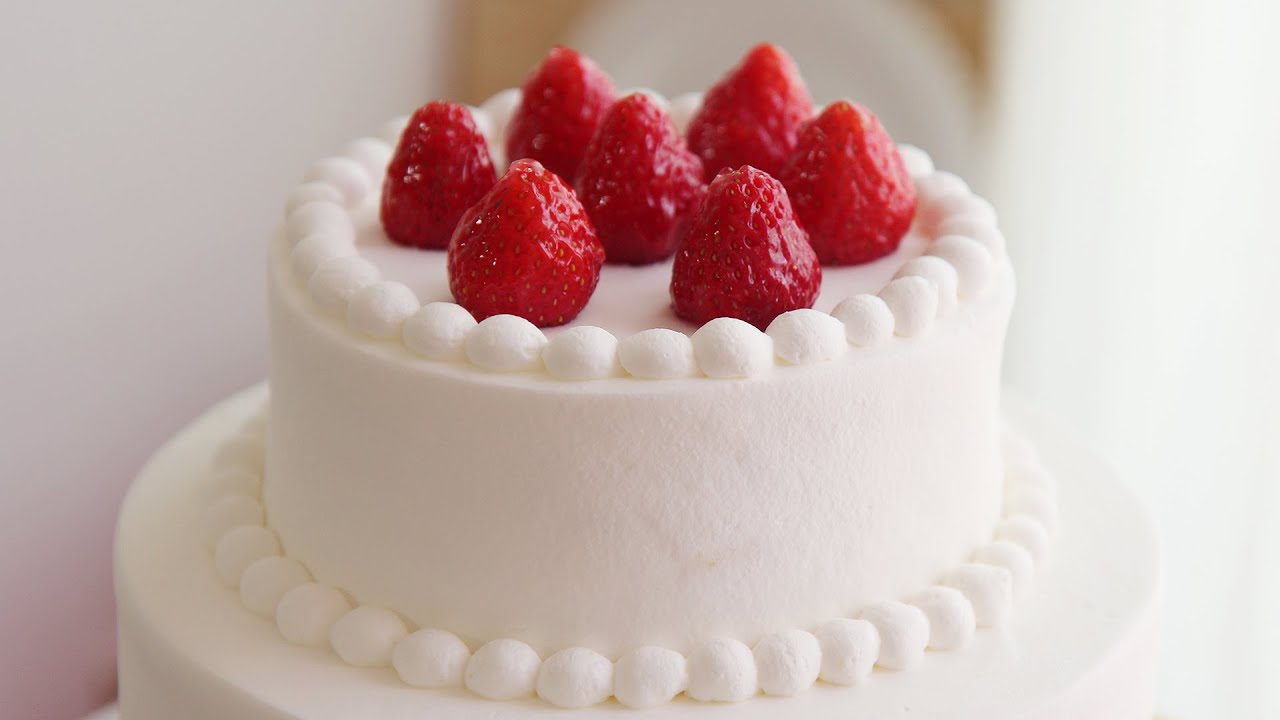 [VIDEO] 2단 케이크 만들기:생크림 케이크 아이싱 하는 법&baking basic: cake icing & decorating . How to frost a cake