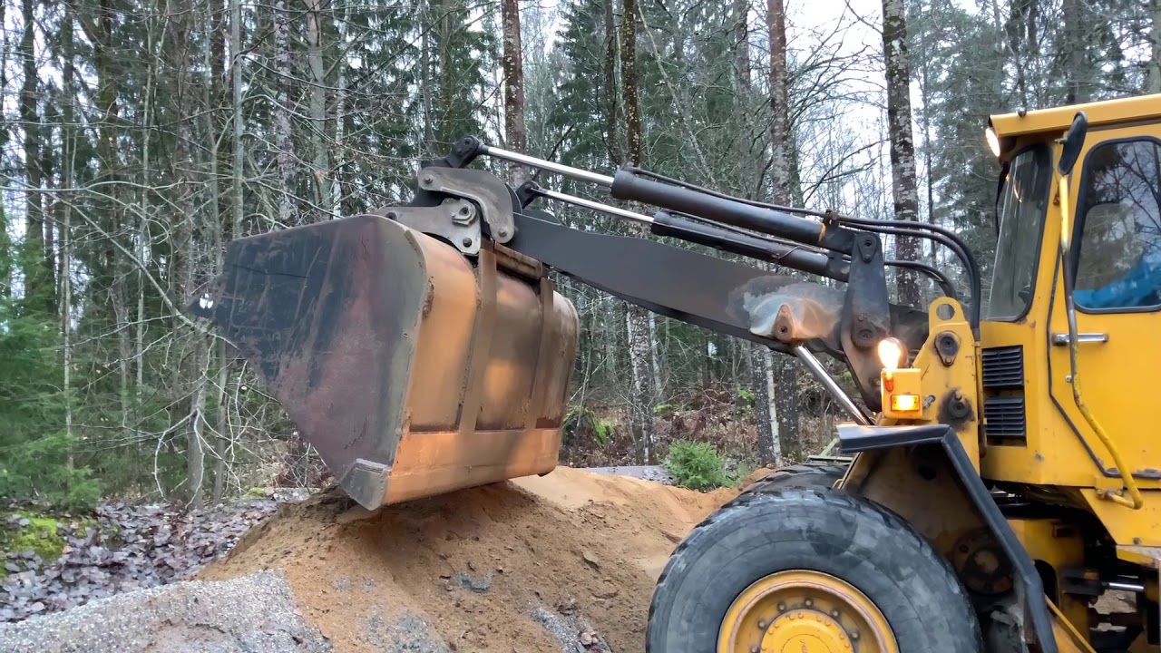 Köp Lastmaskin Volvo BM 4300 med skopa på Klaravik
