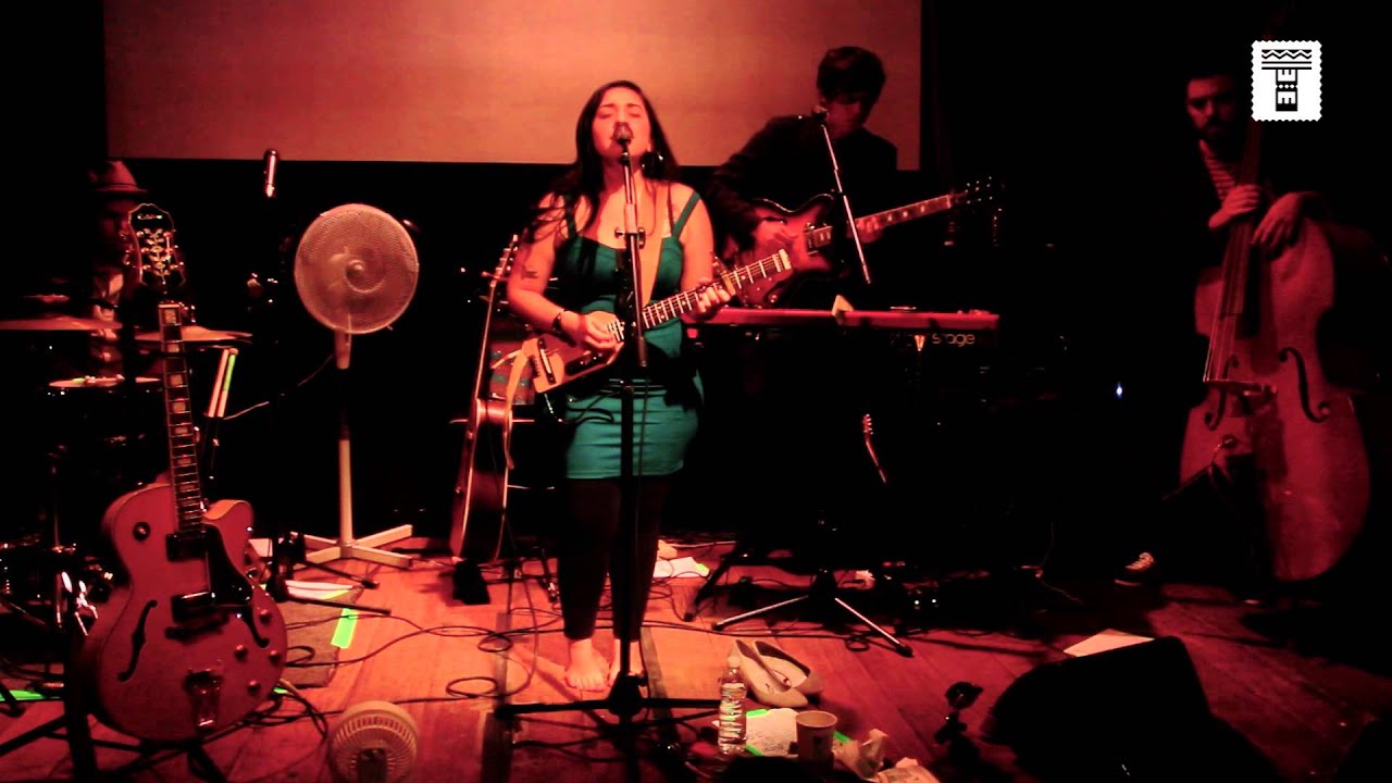 Carla Morrison en Sesiones del Molcajete 1.2 de LaTortilla