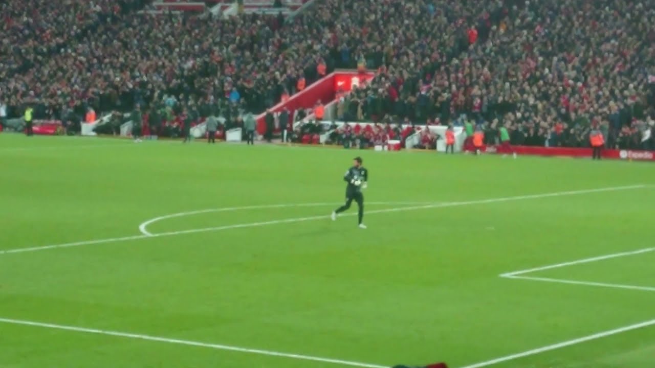 Mo Salah scores vs Arsenal after a great pass from Alisson!