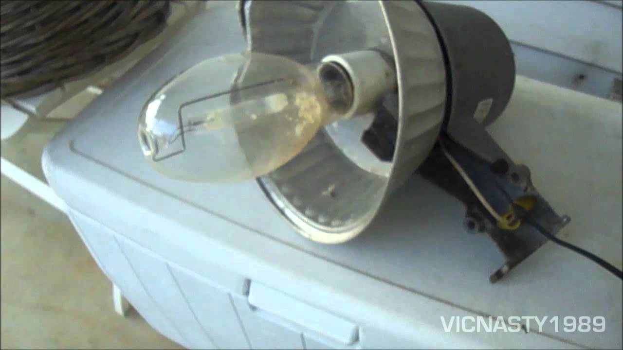 Trash Find!- Regent 175W-H39 Mercury Vapor Area Light (Circa 1997)