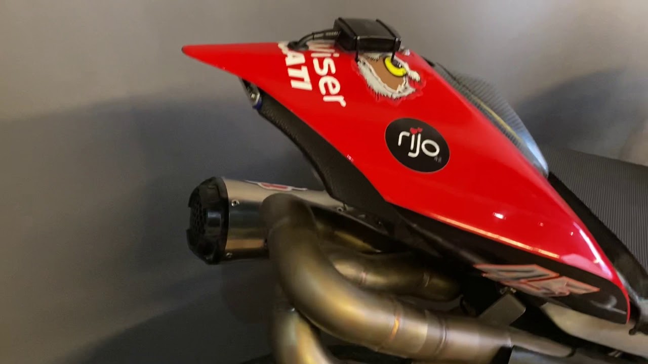 A look at the BSB title winning Ducati V4R RS of Scott Redding
