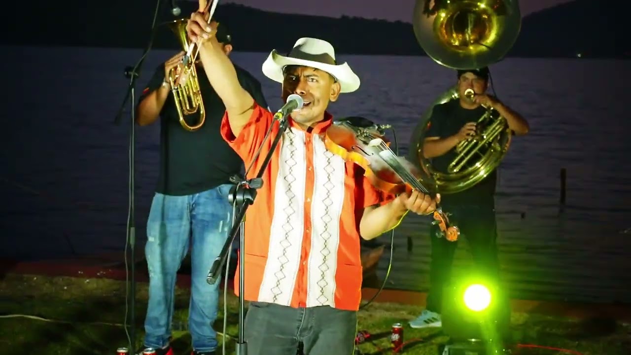 La tetona en vivo. Negro Manriquez  y su imperio bélico