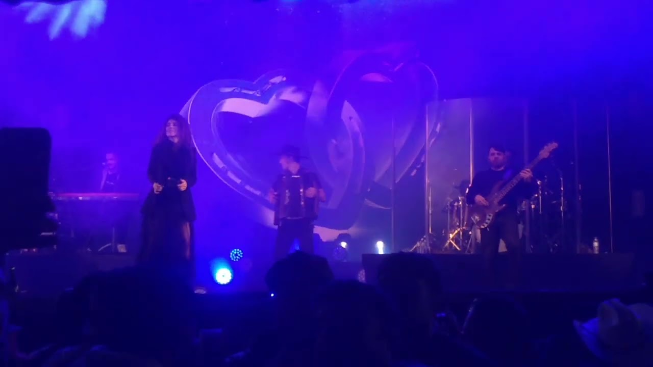 Abertura do show da Paula Fernandes em Juquiá sp