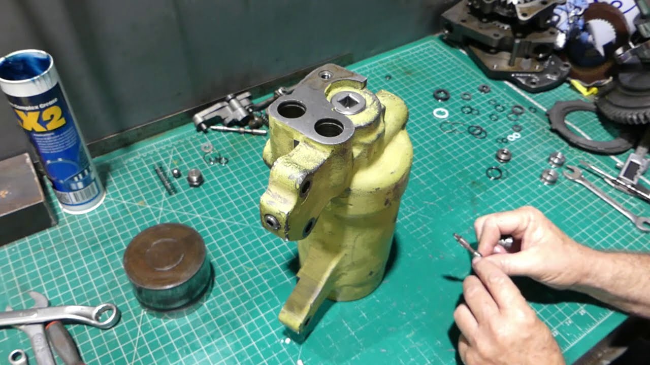 John Deere 2030 How to Assemble and Test your Hydraulic Lift Cylinder