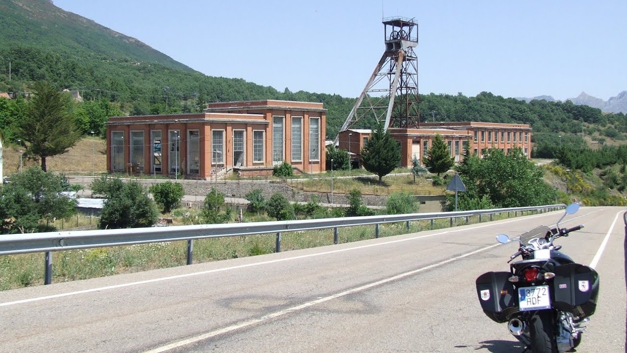 📷🍄  MIRADOR DE CORULLON (BIERZO), de visita en Moto.