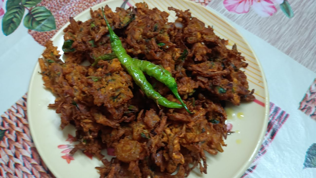 Pyaaz ke pakode/onion pakode/iftar special 