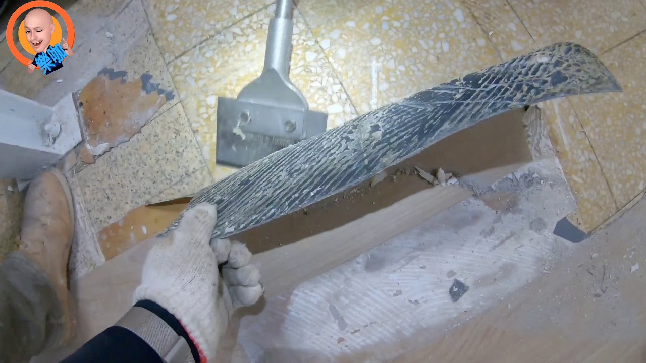塑膠地板剃除~~採H41及特殊平鑿搭配バール（罵魯啊)~~1對手作業~~20坪~~作業時間約2小時30分~~打石～～拆除~~ハツリ屋~~