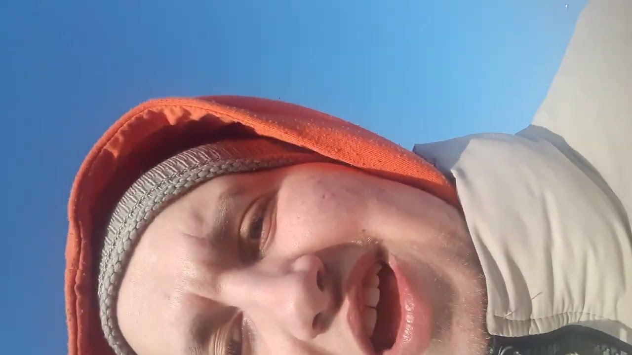 Гуляем в деревне с дедом вышли с кладбища новый влог