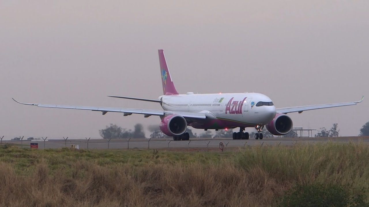 Airbus A330NEO(Rosa) e o A330(Bandeirão) da Azul Linhas Aéreas