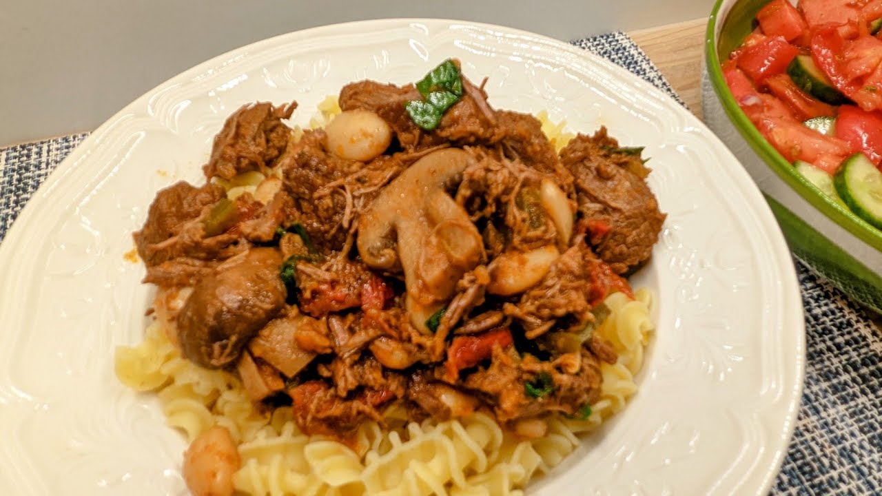 Leckerer Gulasch-Pilz-Topf zum Schmausen Einfaches Gulasch Rezept