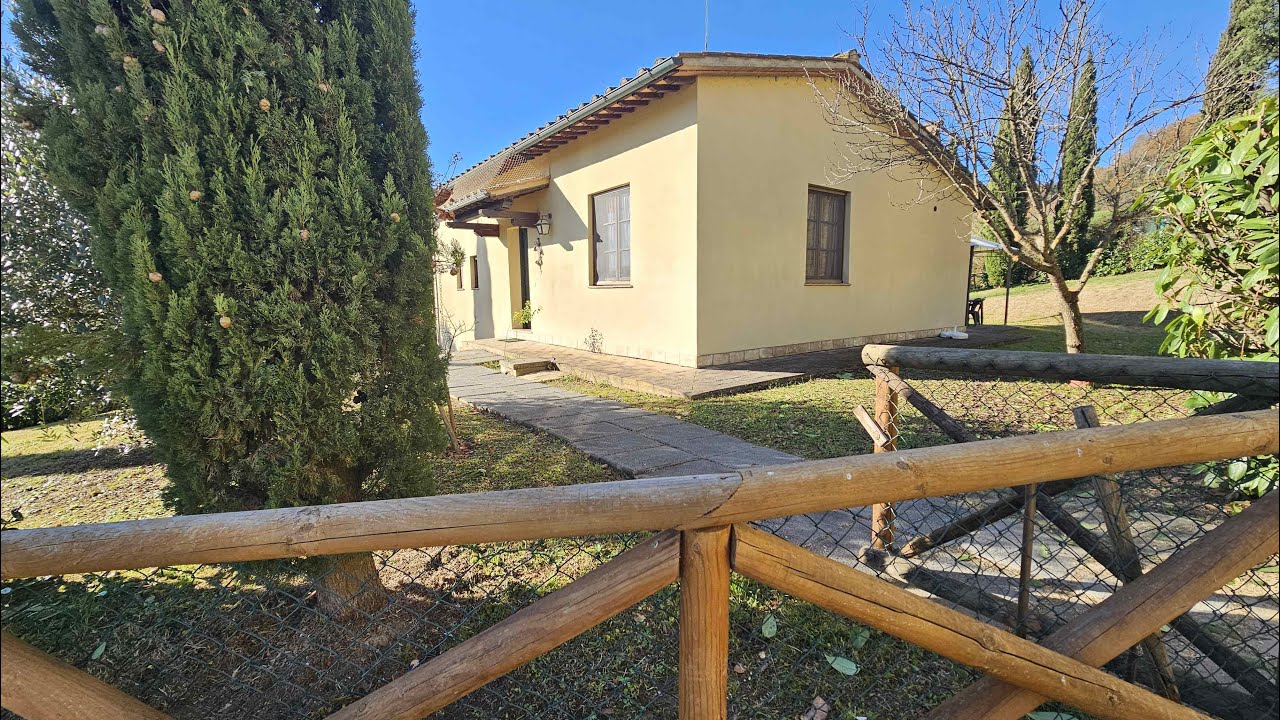 villetta indipendente a San Gimignano Single villa with private garden near San Gimignano Tuscany