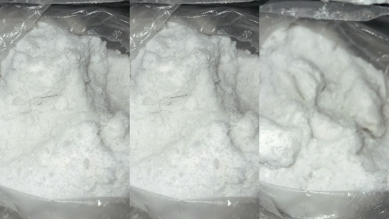 Freezer Frost Eating | Powdery Ice Eating | Crunch Ice Eating ASMR ❤️❄️#whiteice #freezerfrost