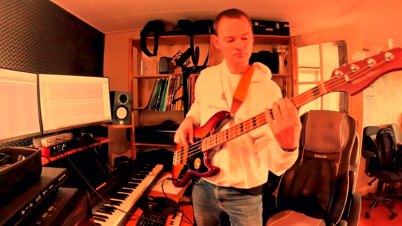 The Monkees- I'm a Believer (Basscover MrTim de Vries)