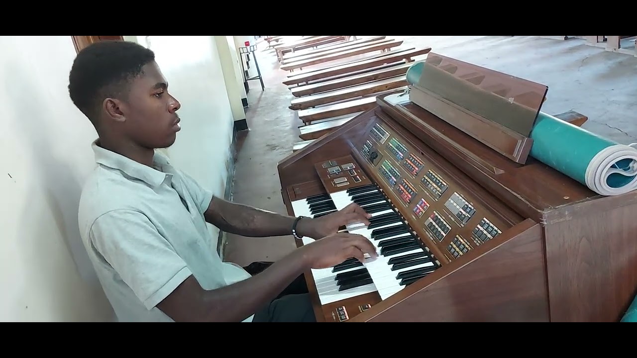ANAKUJA MWENYE ENZI BWANA MFALME BY FRLICAN . NYUNDO #YouTube #catholicchurch #trending 