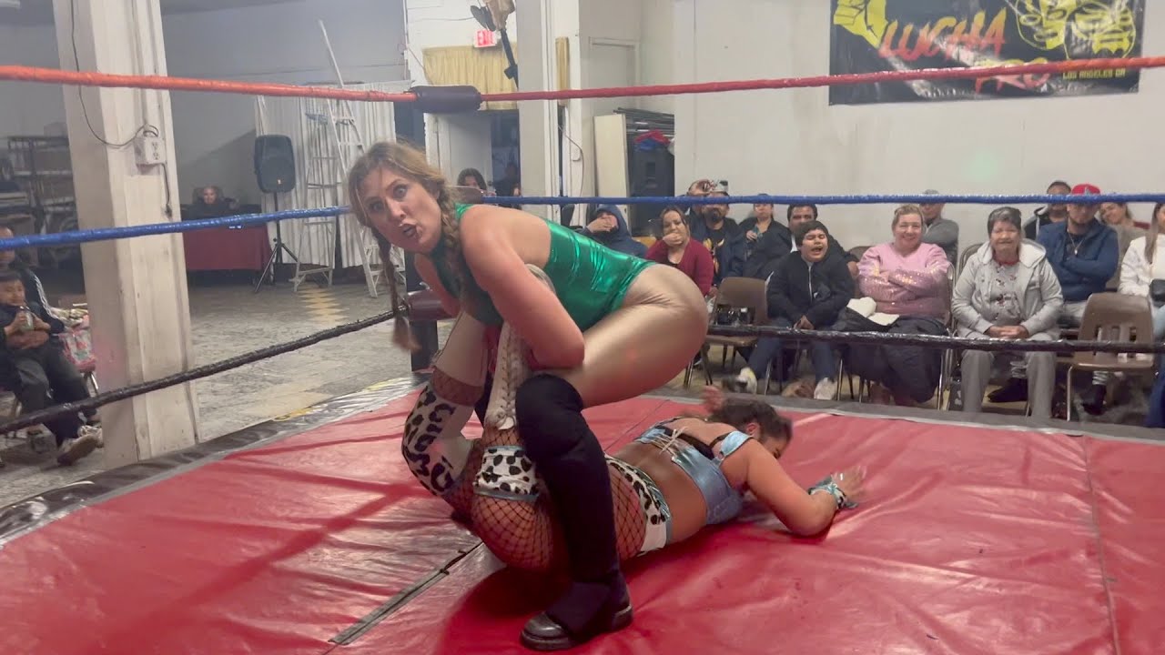 Nadia Sapphire v Lois aka Cammy