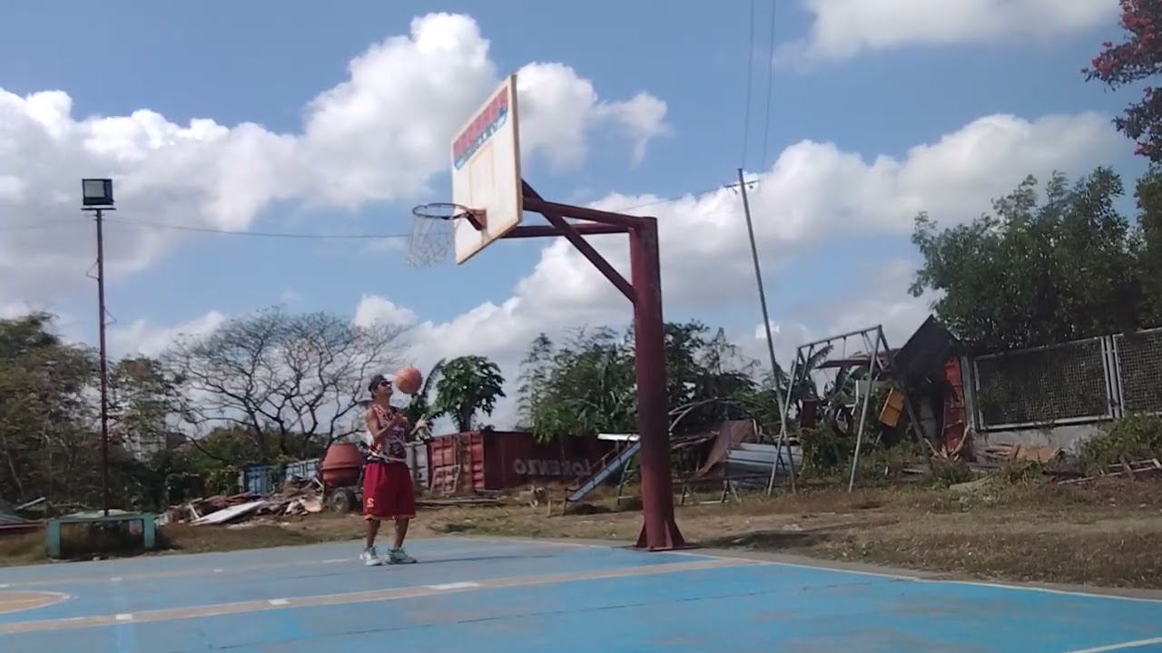 Shooting the 🏀 at the other side by 71 y/o #Roberto Tamares, You Tube Channel, subscribe 😍💪