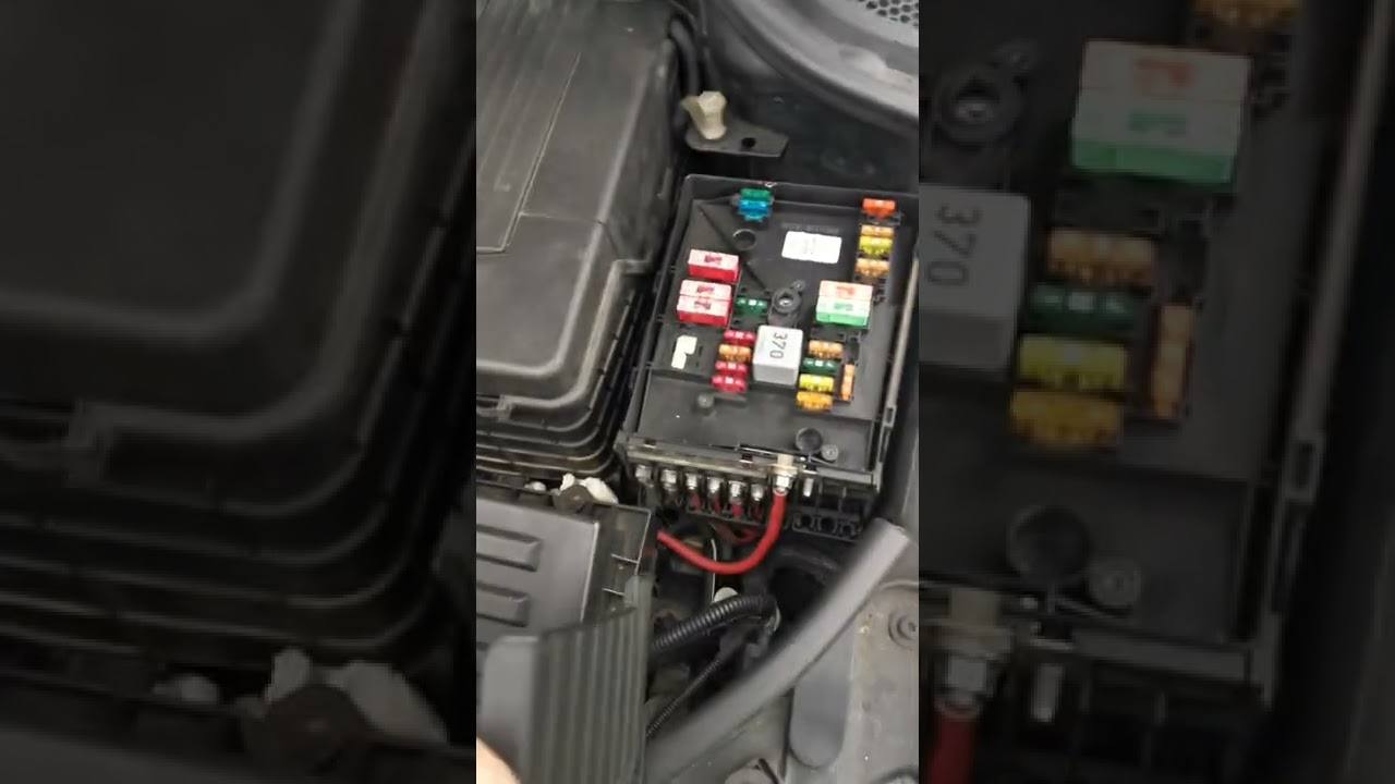 how to fix indicator problem in 1 minute. Audi a3. Indicator fuse...