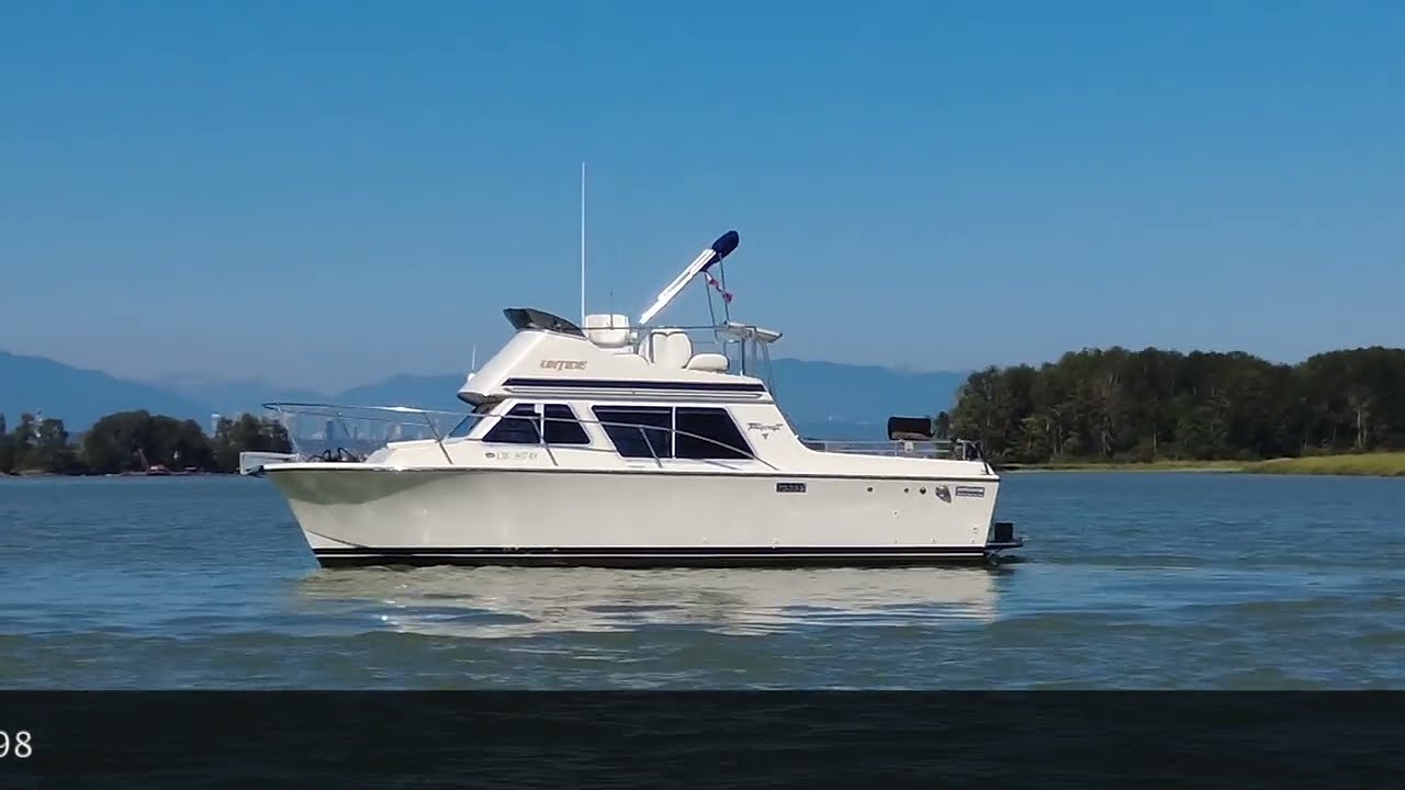 Tollycraft 26 s  SOLD  in Vancouver BC. Amazing condition with modern electronic diesel power.