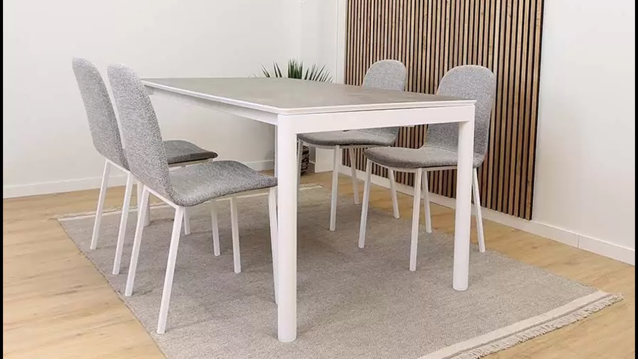 Table extensible Karla aux coins arrondis et pieds en métal au design moderne et actuel