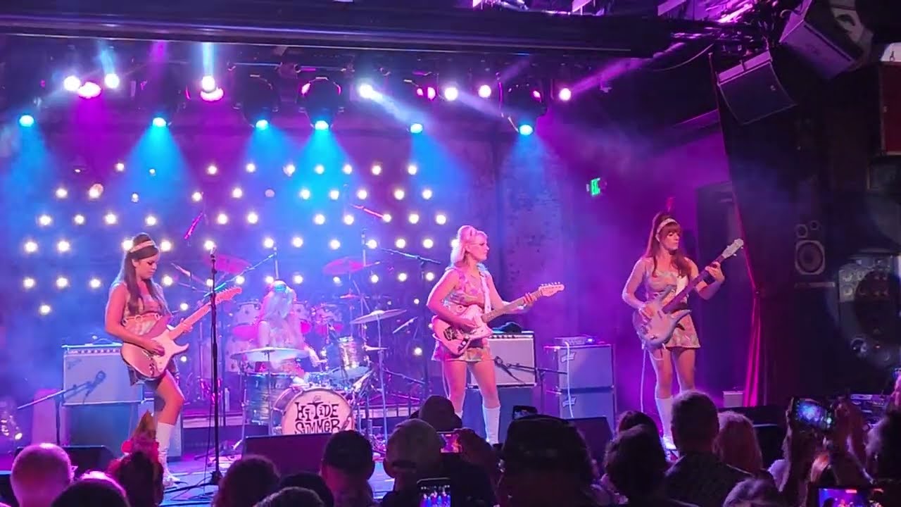 The Surfrajettes - Warm Up [Live]