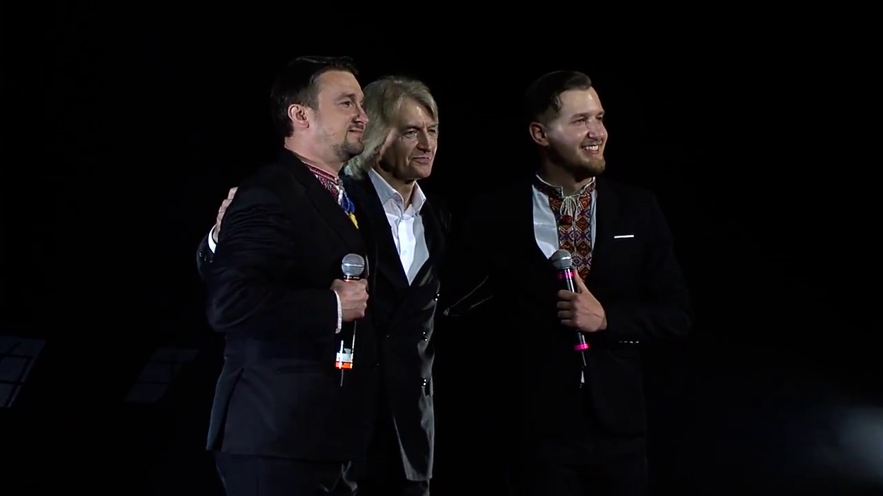 Тріо Дворських - Козак од’їжджає,дівчинонька плаче