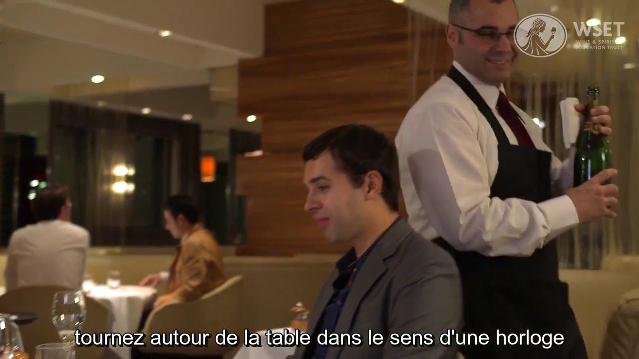 Wset  / Le service du vin effervescent