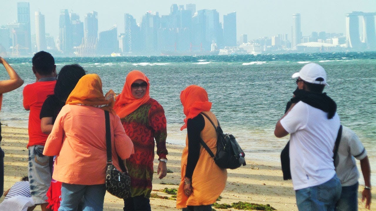 Pesona Pantai Sambu di Perbatasan - View Sudut Batam